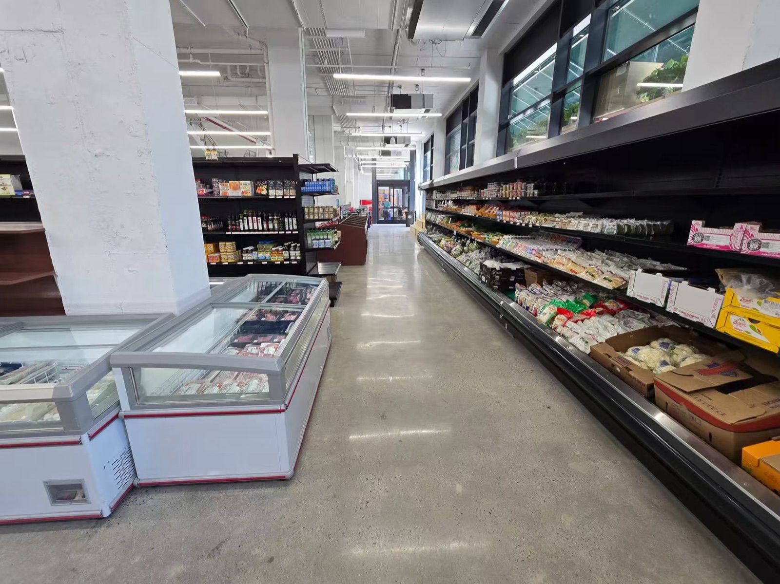Freezer aisle inside SMART LIC